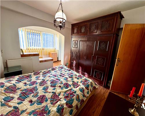 Vanzare apartament 4 camere, centrala proprie, Ploiesti, Piata Mihai Viteazul.