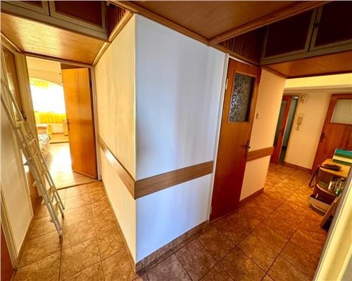 Vanzare apartament 4 camere, centrala proprie, Ploiesti, Piata Mihai Viteazul.