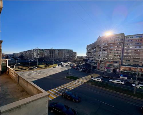 Vanzare apartament 4 camere, centrala proprie, Ploiesti, Piata Mihai Viteazul.