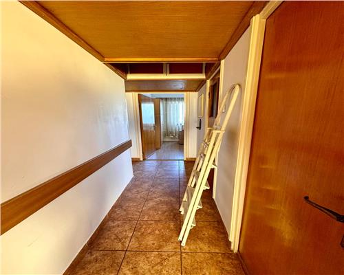 Vanzare apartament 4 camere, centrala proprie, Ploiesti, Piata Mihai Viteazul.