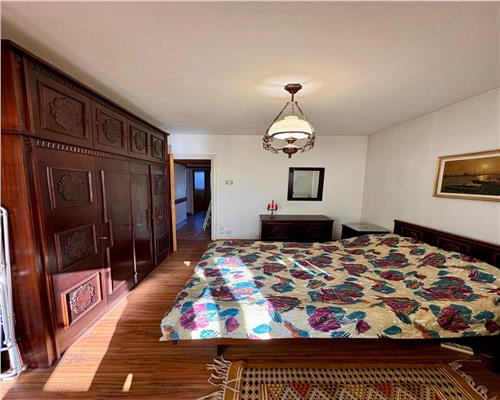Vanzare apartament 4 camere, centrala proprie, Ploiesti, Piata Mihai Viteazul.