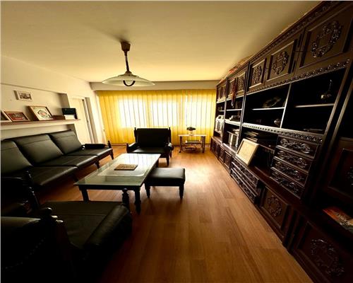 Vanzare apartament 4 camere, centrala proprie, Ploiesti, Piata Mihai Viteazul.