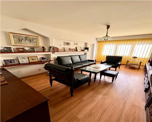 Vanzare apartament 4 camere, centrala proprie, Ploiesti, Piata Mihai Viteazul.