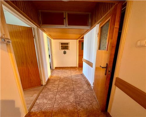 Vanzare apartament 4 camere, centrala proprie, Ploiesti, Piata Mihai Viteazul.