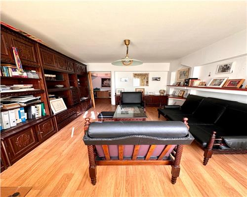 Vanzare apartament 4 camere, centrala proprie, Ploiesti, Piata Mihai Viteazul.
