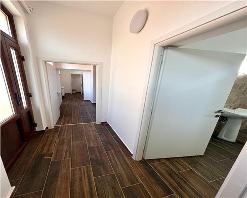 Vanzare casa 3 camere, in Ploiesti, zona centrala/ Bd. Castanilor, Statuia Radu Stanian.