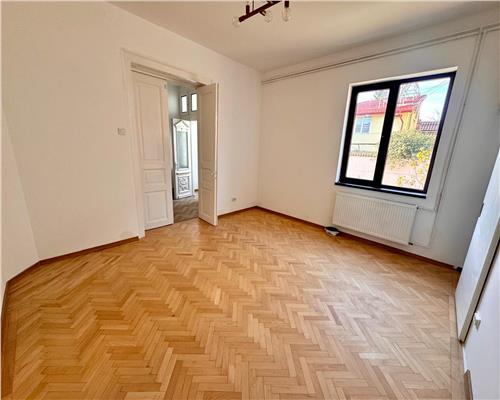Vanzare casa 3 camere, in Ploiesti, zona centrala/ Bd. Castanilor, Statuia Radu Stanian.