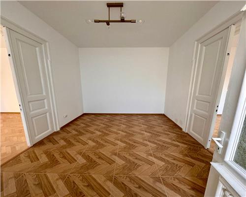 Vanzare casa 3 camere, in Ploiesti, zona centrala/ Bd. Castanilor, Statuia Radu Stanian.
