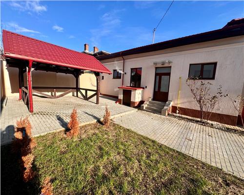 Vanzare casa 3 camere, in Ploiesti, zona centrala/ Bd. Castanilor, Statuia Radu Stanian.
