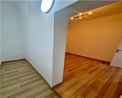 Vanzare casa 3 camere, in Ploiesti, zona centrala/ Bd. Castanilor, Statuia Radu Stanian.