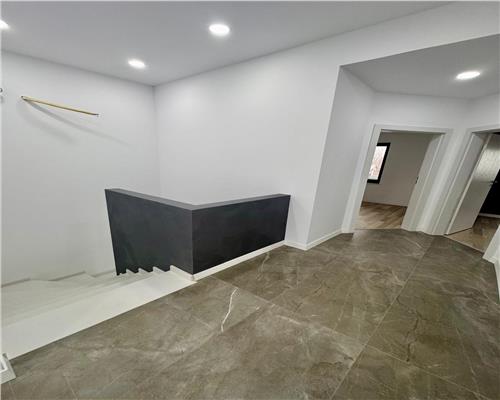 Vanzare casa 4 camere plus garaj, in Paulesti, zona cu priveliste la padure.