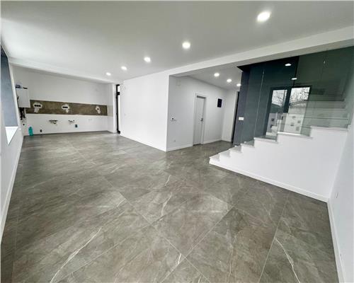 Vanzare casa 4 camere plus garaj, in Paulesti, zona cu priveliste la padure.