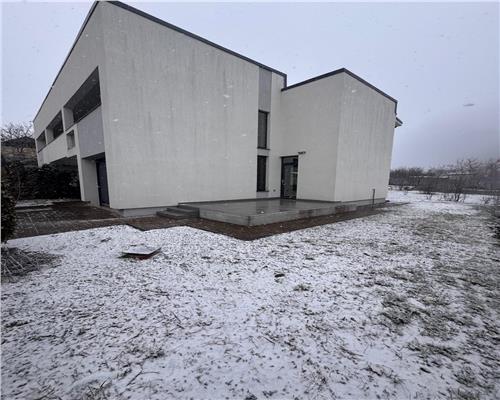 Vanzare casa 4 camere plus garaj, in Paulesti, zona cu priveliste la padure.
