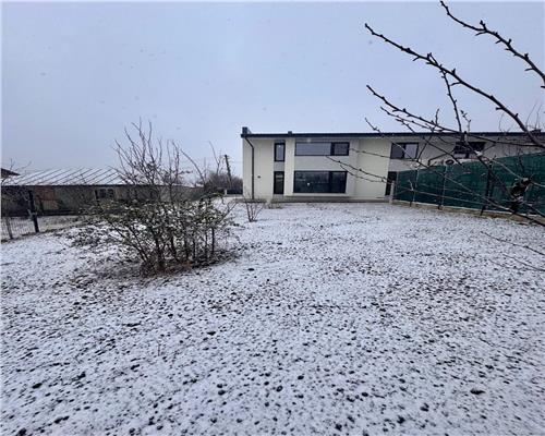 Vanzare casa 4 camere plus garaj, in Paulesti, zona cu priveliste la padure.