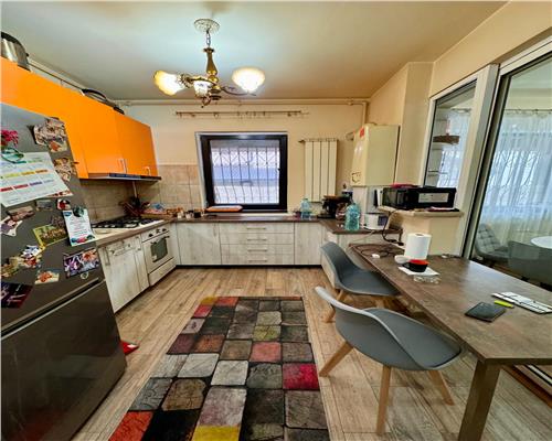 Vanzare apartament 4 camere bloc 2015, in Ploiesti, zona 9 Mai.
