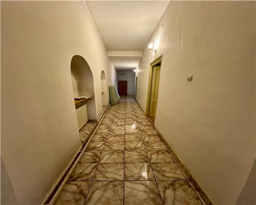 Inchiriere casa 4 camere plus dependinte in Ploiesti, zona ultracentrala