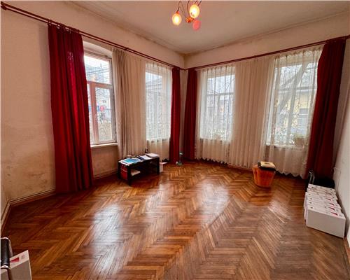 Inchiriere casa 4 camere plus dependinte in Ploiesti, zona ultracentrala