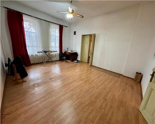Inchiriere casa 4 camere plus dependinte in Ploiesti, zona ultracentrala