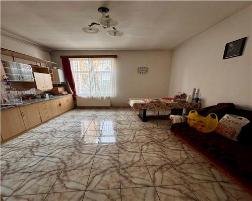 Inchiriere casa 4 camere plus dependinte in Ploiesti, zona ultracentrala