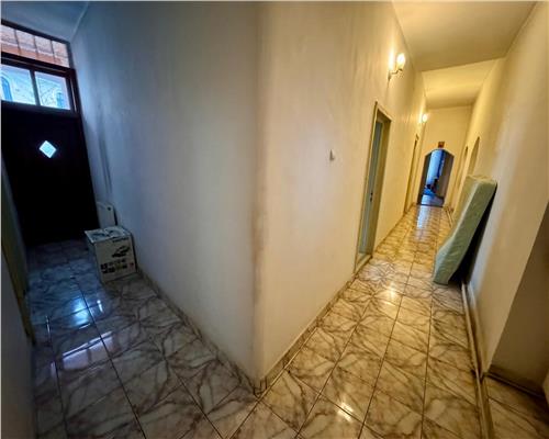 Inchiriere casa 4 camere plus dependinte in Ploiesti, zona ultracentrala