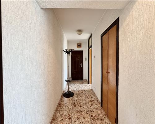 Apartament 2 camere, decomandat, boxa, parcare, ultracentral, Ploiesti