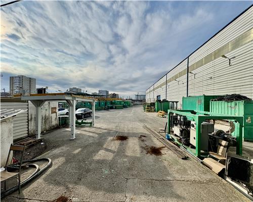 Hala industriala 2500 mp, birouri 400 mp si platforma betonata, zona Nord, Ploiesti