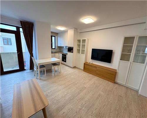 Apartament 3 camere prima inchiriere, in Ploiesti, cartier Albert, parcare proprie.