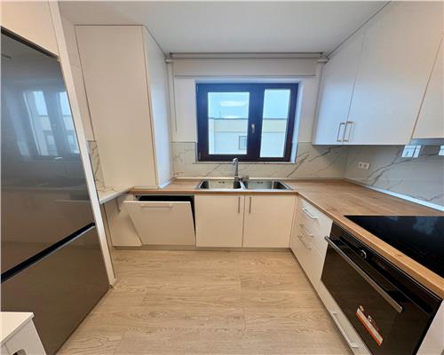 Apartament 3 camere prima inchiriere, in Ploiesti, cartier Albert, parcare proprie.