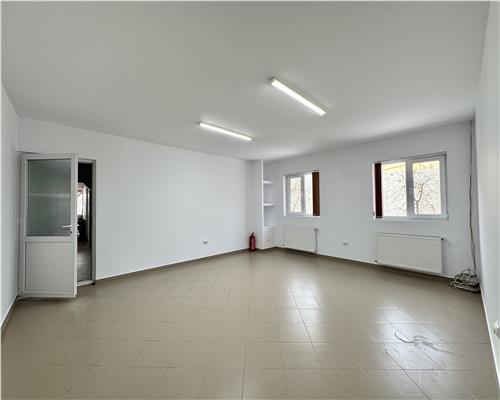 Spatiu birou 50 mp parcare Blejoi la 3 minute fata de Ploiesti