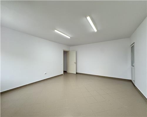Spatiu birou 50 mp parcare Blejoi la 3 minute fata de Ploiesti