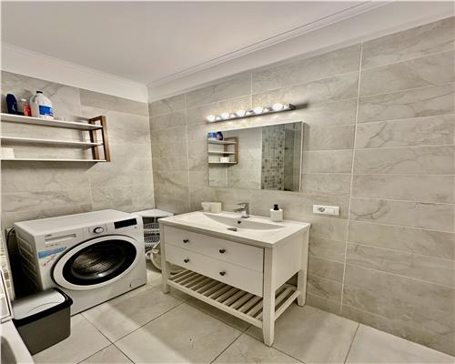 Inchiriere apartament 3 camere, Ploiesti, zona  Albert, parcare proprie