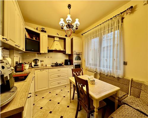 Vila D+P+1E, 11 camere, Bulevard, Ploiesti