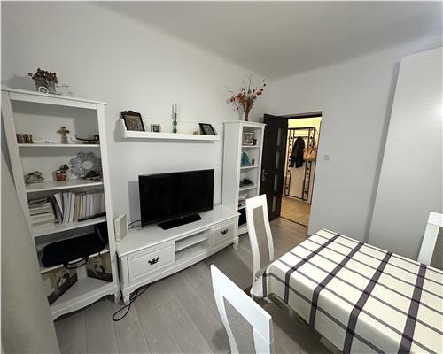 Inchiriez apartament 2 camere, ultracentral, Ploiesti, gradina proprie