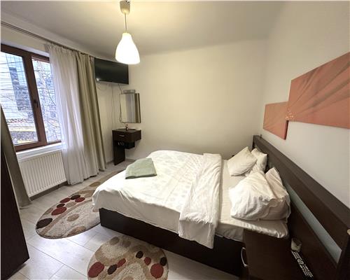 Inchiriez apartament 2 camere, ultracentral, Ploiesti, gradina proprie