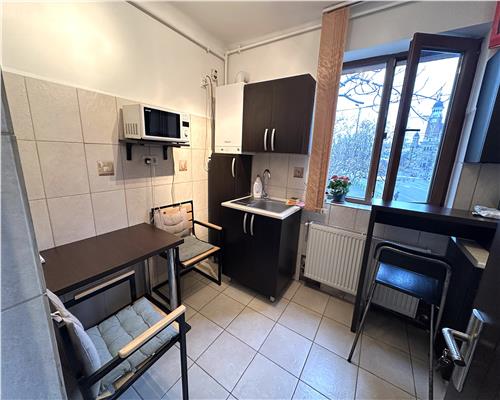 Inchiriez apartament 2 camere, ultracentral, Ploiesti, gradina proprie
