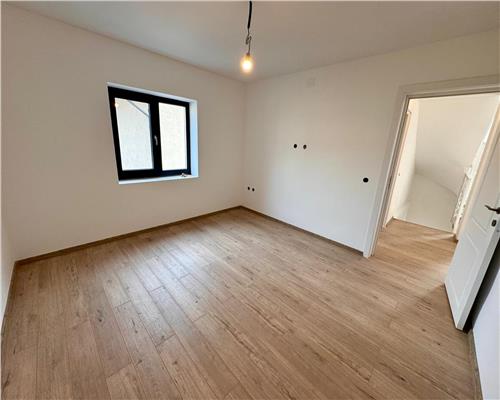 Casa 8 camere, in Ploiesti zona Albert