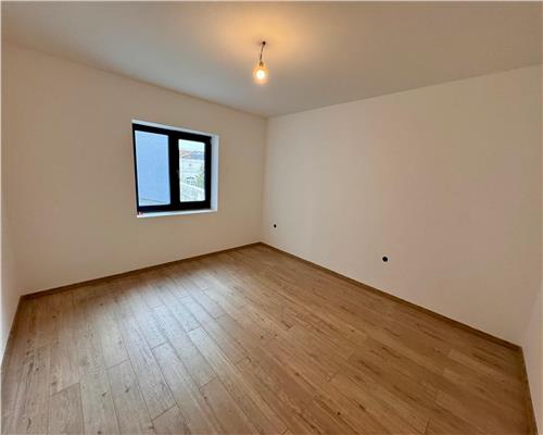 Casa 8 camere, in Ploiesti zona Albert