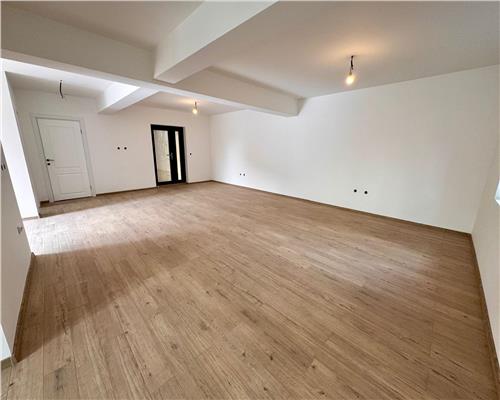 Casa 8 camere, in Ploiesti zona Albert