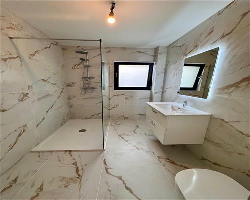 Casa 8 camere, in Ploiesti zona Albert