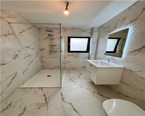 Casa 8 camere, in Ploiesti zona Albert