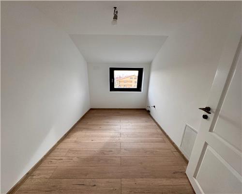Casa 8 camere, in Ploiesti zona Albert