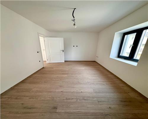Casa 8 camere, in Ploiesti zona Albert
