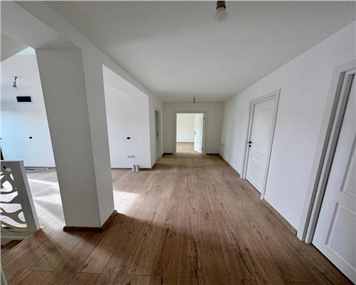 Casa 8 camere, in Ploiesti zona Albert