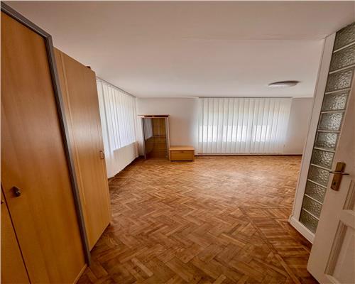 Casa 3 camere pentru activitati comerciale sau cazare muncitori, Ploiesti, zona centrala.