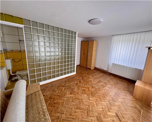 Casa 3 camere pentru activitati comerciale sau cazare muncitori, Ploiesti, zona centrala.