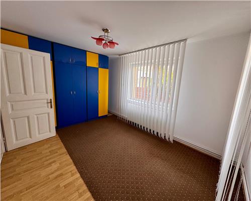 Casa 3 camere pentru activitati comerciale sau cazare muncitori, Ploiesti, zona centrala.