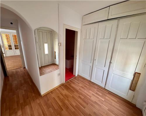 Casa 3 camere pentru activitati comerciale sau cazare muncitori, Ploiesti, zona centrala.