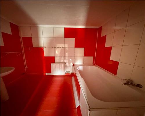 Casa 3 camere pentru activitati comerciale sau cazare muncitori, Ploiesti, zona centrala.