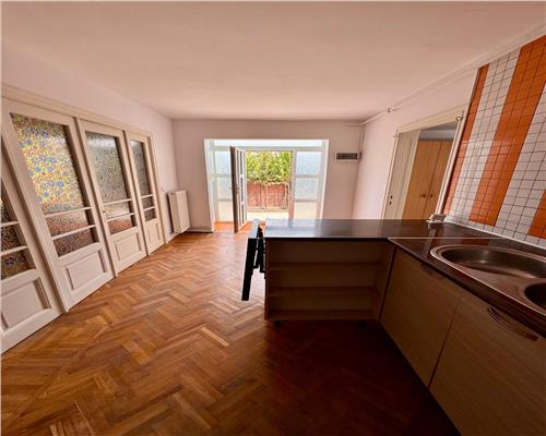 Casa 3 camere pentru activitati comerciale sau cazare muncitori, Ploiesti, zona centrala.