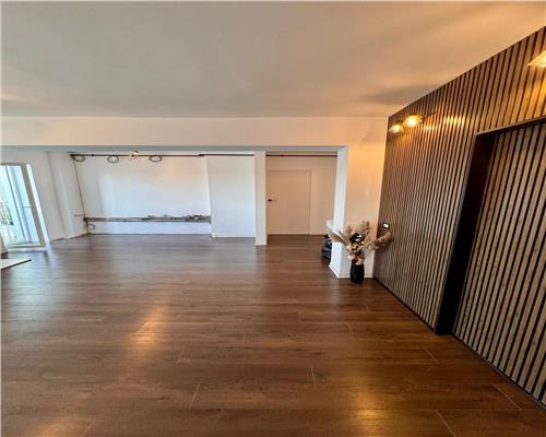 Apartament 4 camere, complet renovat, Ploiesti, zona Malu Rosu.